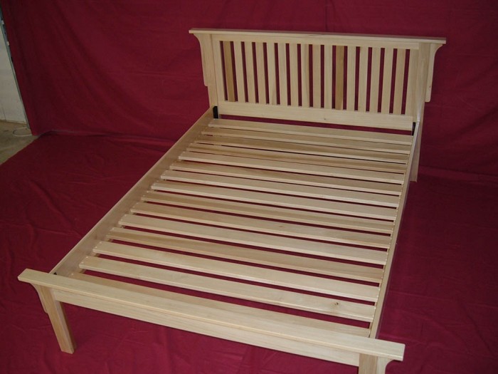 Solid Maple with Poplar Slats Shaker Bed